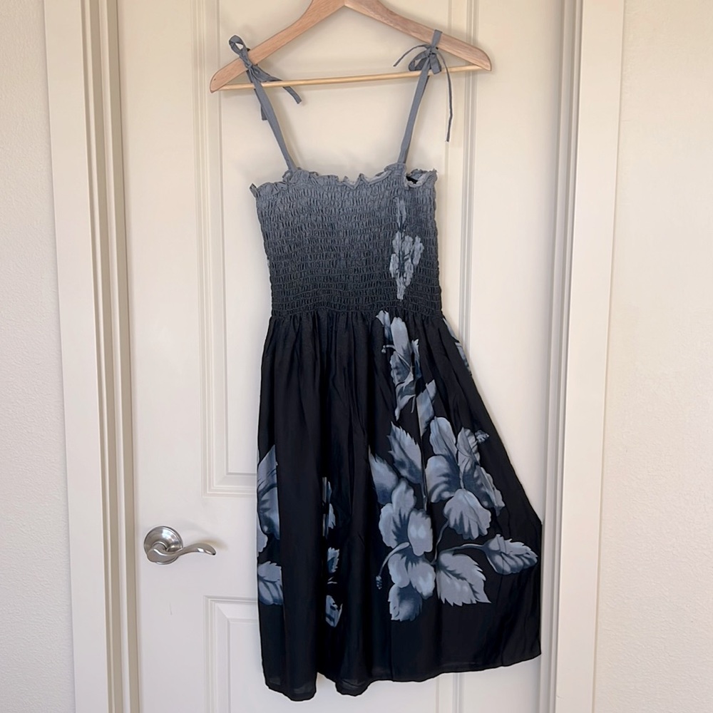 Hibiscus Collection Hawaii Black/Blue Gradient Smocked dress - One Size